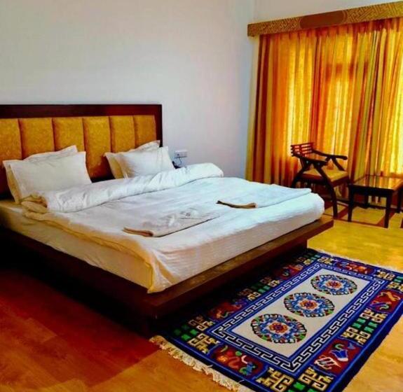 Отель Niran Boutique