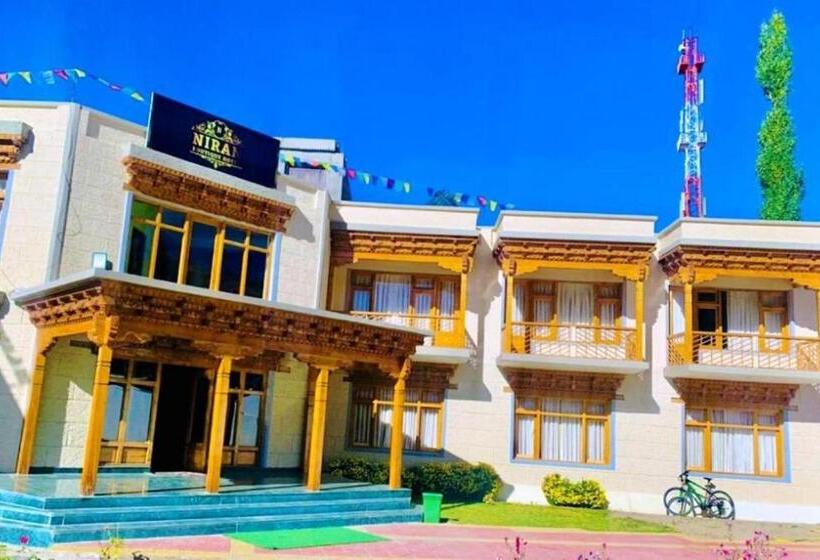 Отель Niran Boutique