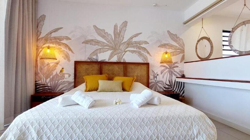 پانسیون Canari Waterfront Villas
