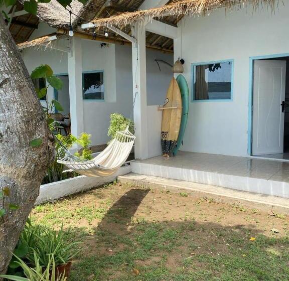 بنسيون Surf Shack Grupuk