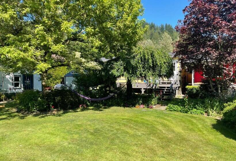 پانسیون Whitewater Cottage