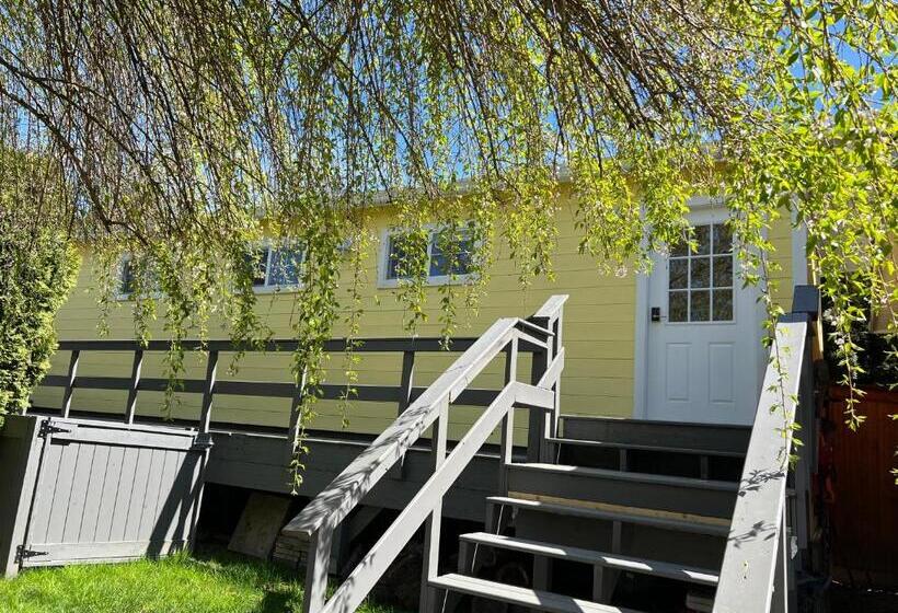 پانسیون Whitewater Cottage