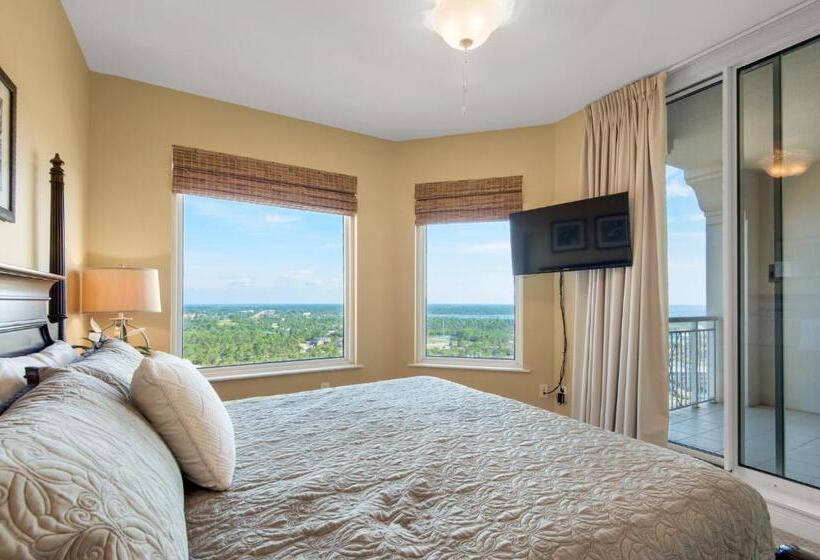 Beach Front Luxury, Amazing Views, Indigo East, 5 Stars,   2 Balconies , Guest Choice Award!