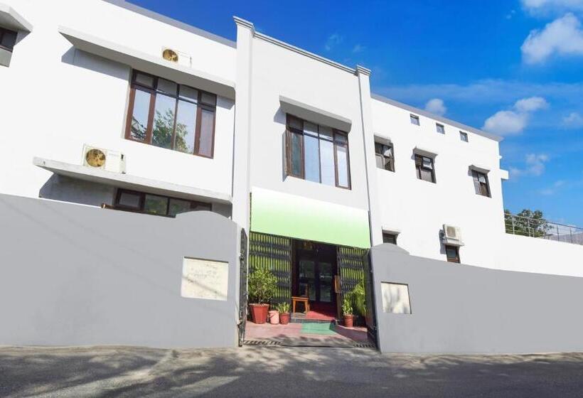هتل Homewood Suites And Guest House