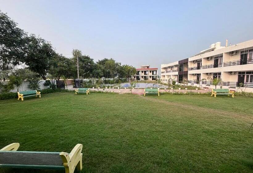 فندق Inara Farms