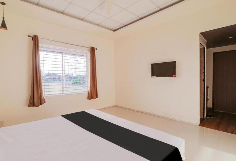 호텔 Oyo Saubhagya Shri Resort