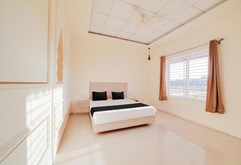 호텔 Oyo Saubhagya Shri Resort