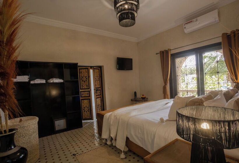 Just V Hotel & Spa