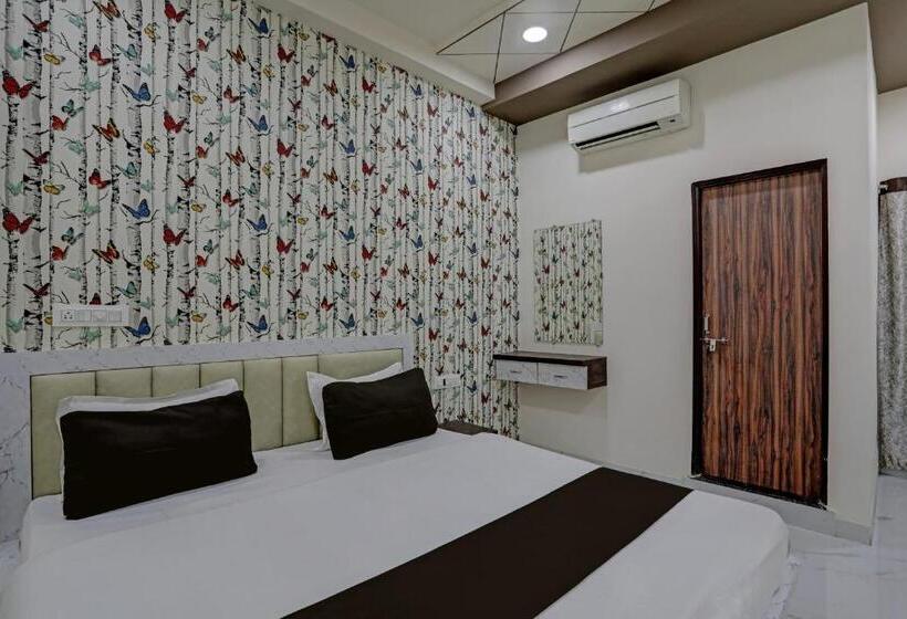 Oyo Hotel G L