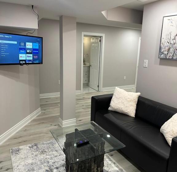 پانسیون 2 Bedrooms Basement With Bath,kitchen,laundry &dinning