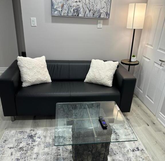 پانسیون 2 Bedrooms Basement With Bath,kitchen,laundry &dinning