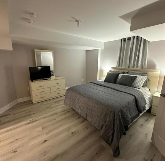 پانسیون 2 Bedrooms Basement With Bath,kitchen,laundry &dinning