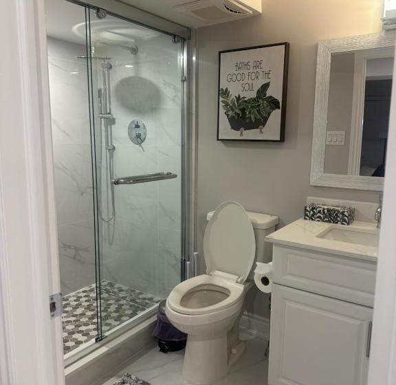 پانسیون 2 Bedrooms Basement With Bath,kitchen,laundry &dinning