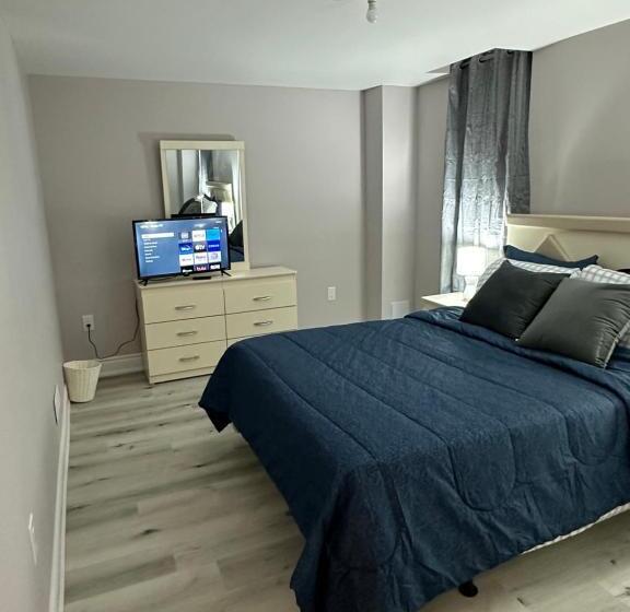 پانسیون 2 Bedrooms Basement With Bath,kitchen,laundry &dinning