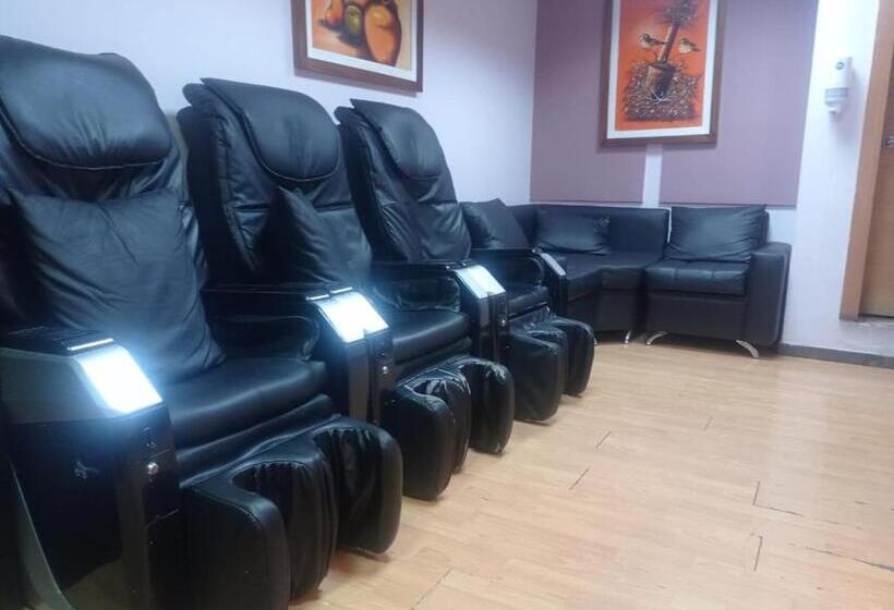 پانسیون Hostal Murgeon Boutique