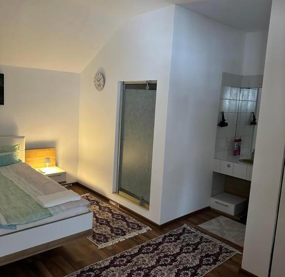 ペンション Privat Zimmer Eronn Vei̇tsch