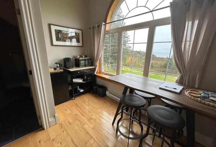 پانسیون Tides Inn Guest Suites