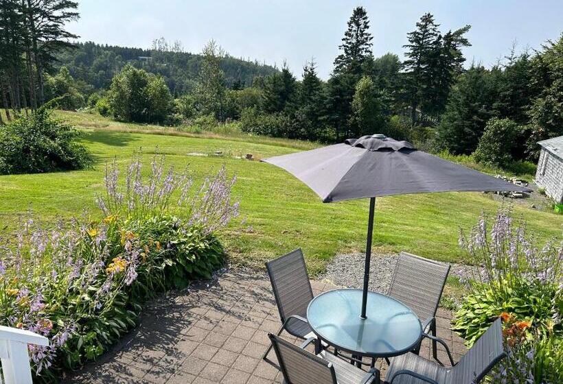 پانسیون Tides Inn Guest Suites