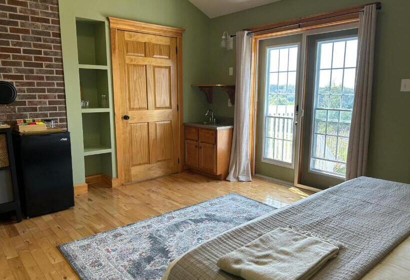 پانسیون Tides Inn Guest Suites