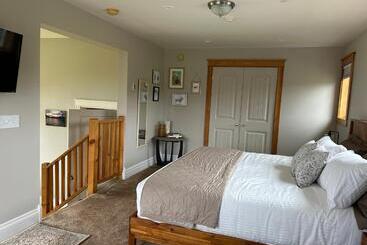 پانسیون Tides Inn Guest Suites
