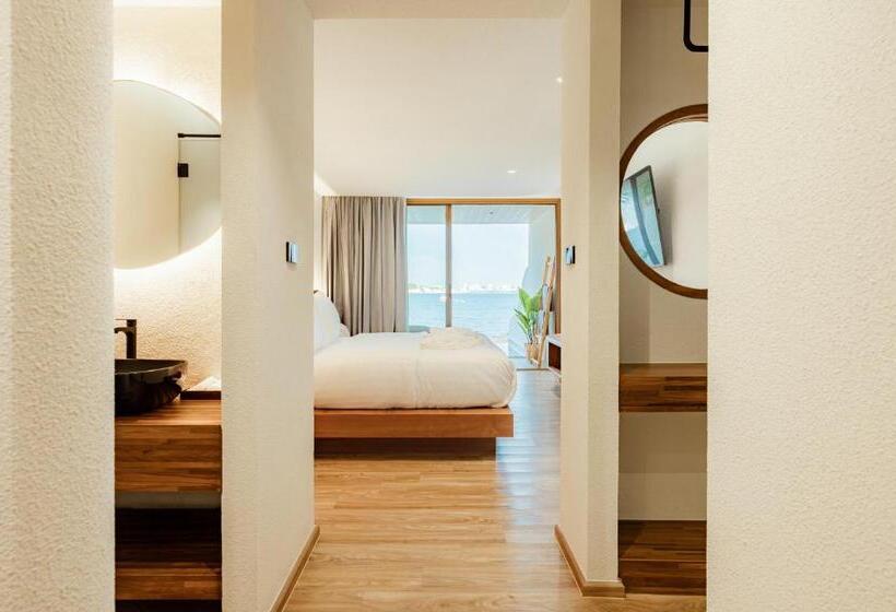 Tasana Bar And Luxury Resort