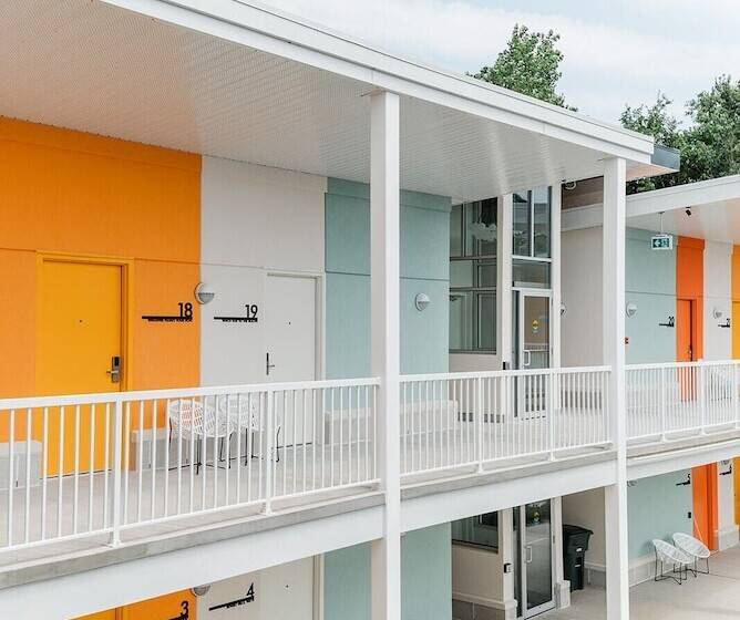 The Grove Motel
