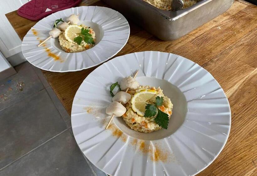 تختخواب و صبحانه Au Petit Manoir