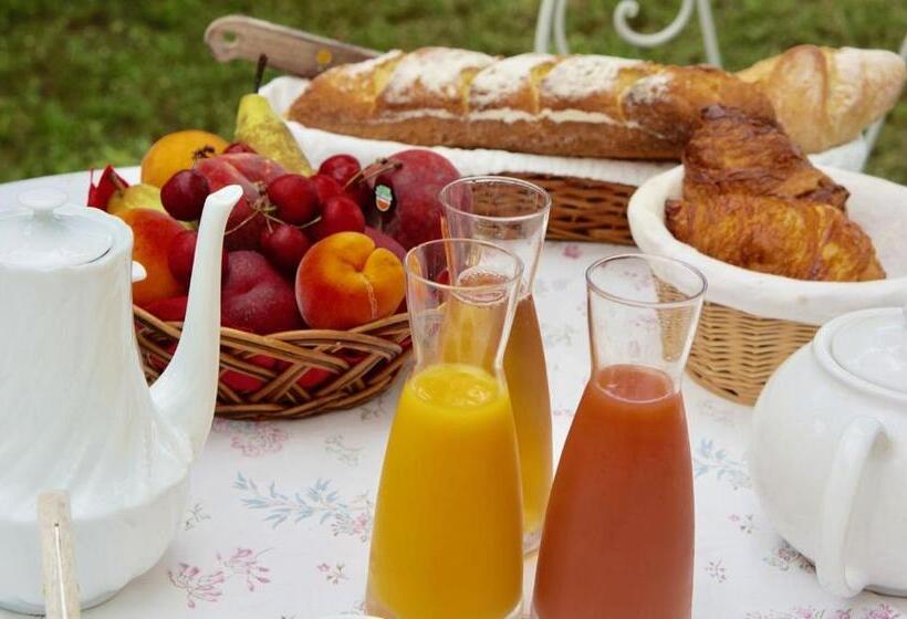 ベッドアンドブレックファースト La Rougeanne