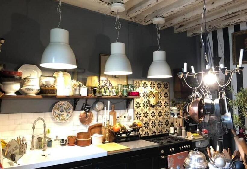 ベッドアンドブレックファースト Maison D'hôtes Les Volets Verts Et Sa Brocante