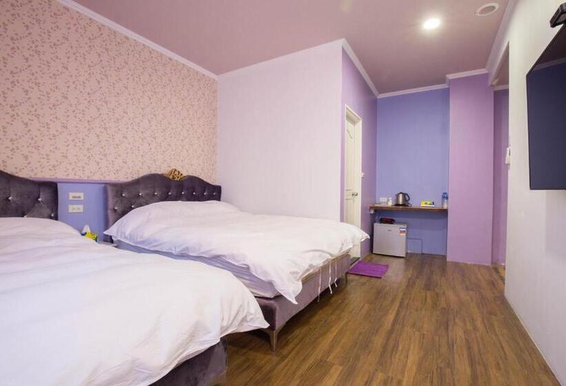 تختخواب و صبحانه N. Castle