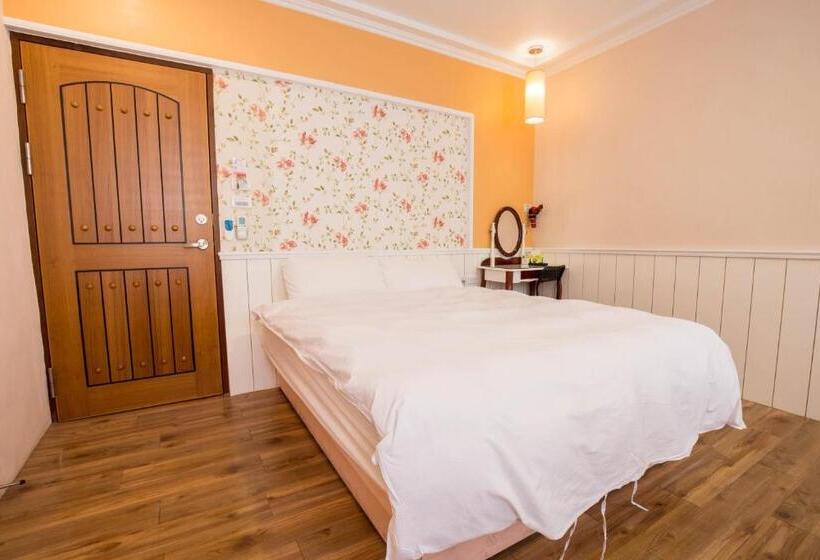 تختخواب و صبحانه N. Castle