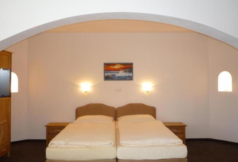 Отель Echinger Hof