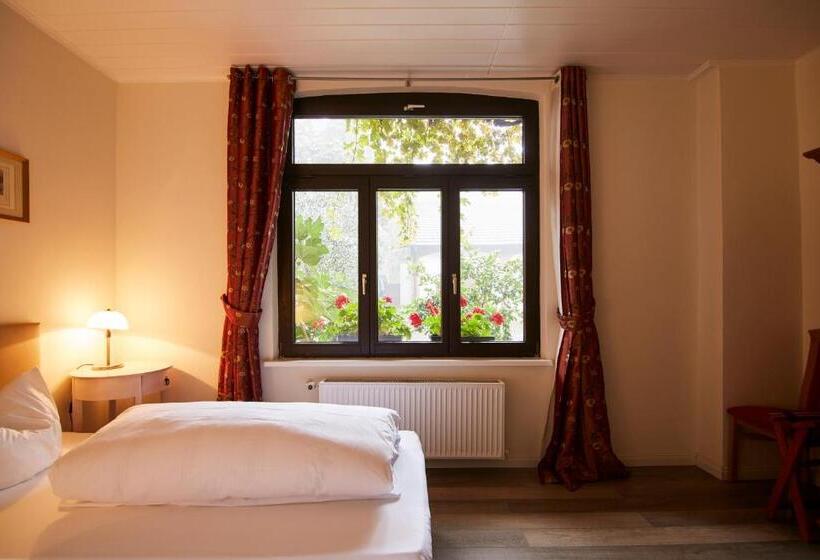Отель Heinrichs Winery Bed & Breakfast