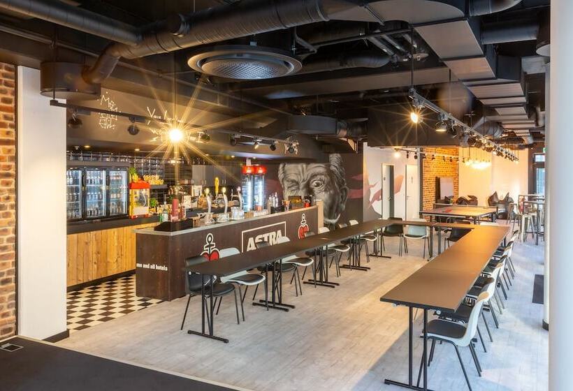 Me And All Hotel Dusseldorf, By Hyatt