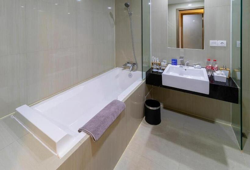 هتل Odua Weston Jambi