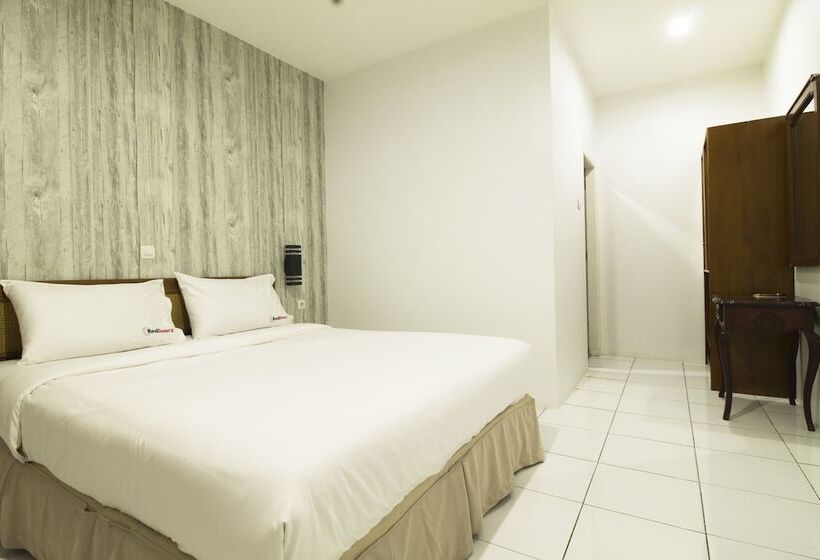 Fotos del hotel Reddoorz Plus Near Rs Hasan Sadikin:  2