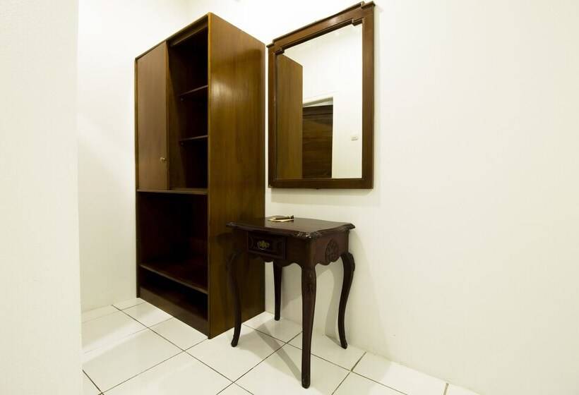 Fotos del hotel Reddoorz Plus Near Rs Hasan Sadikin:  19