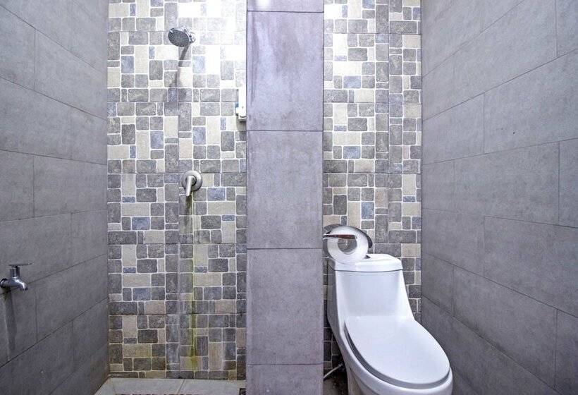 Fotos del hotel Reddoorz Plus Near Rs Hasan Sadikin:  11