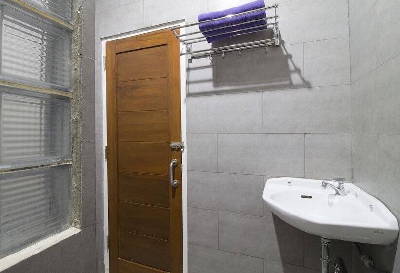 Fotos del hotel Reddoorz Plus Near Rs Hasan Sadikin:  13