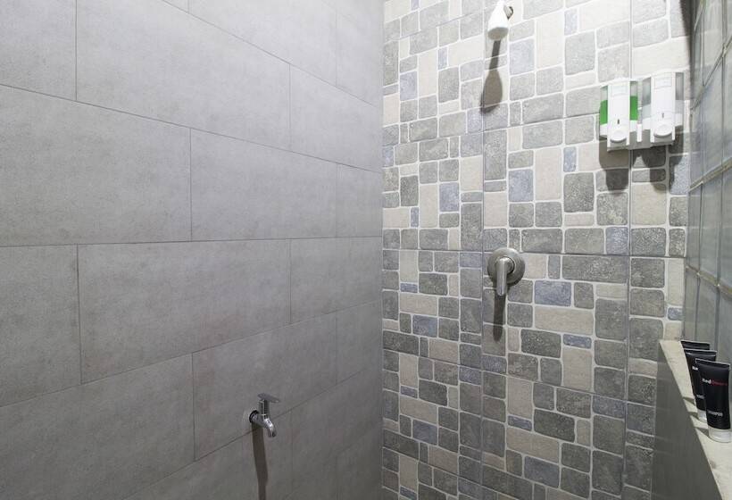 Fotos del hotel Reddoorz Plus Near Rs Hasan Sadikin:  24