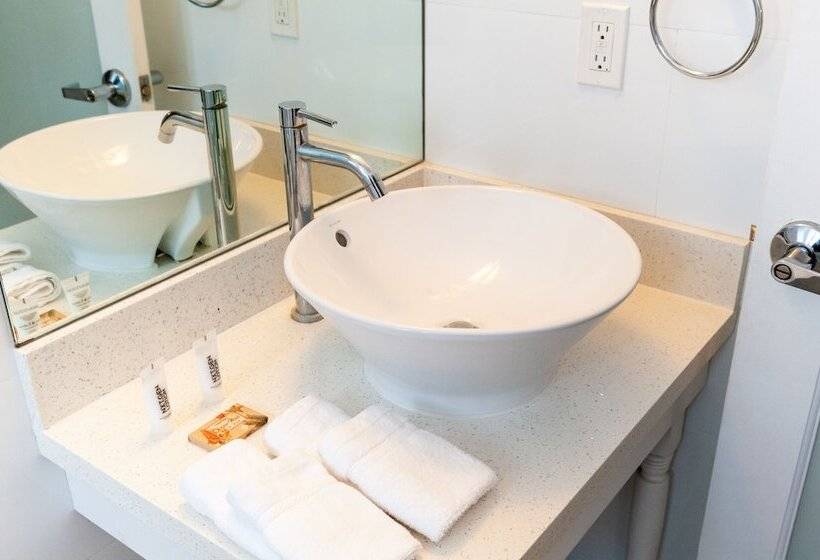 Waterside Hotel And Suites