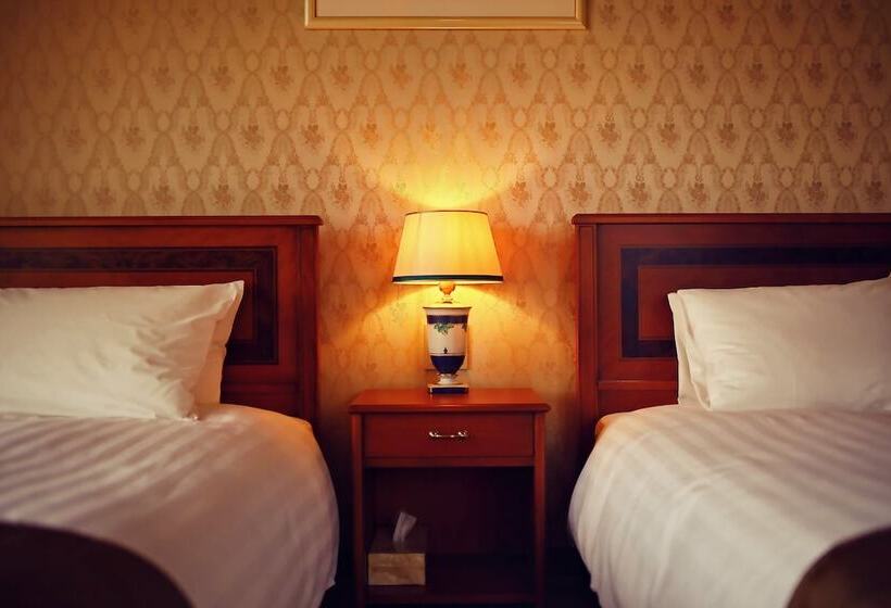 هتل Auberge Frenchnomori