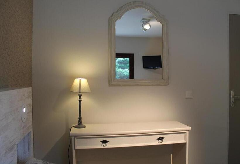 ホテル Hôtel Restaurant Aux Genêts D Or