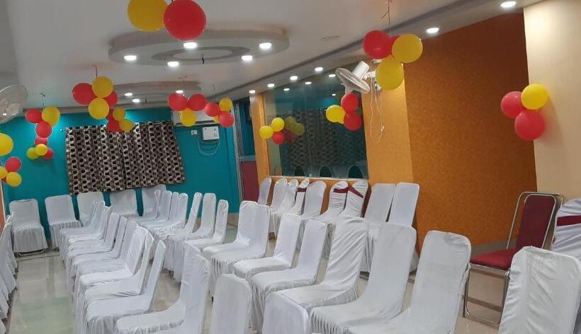 Отель New Gurudeo Basera And Family Restaurant