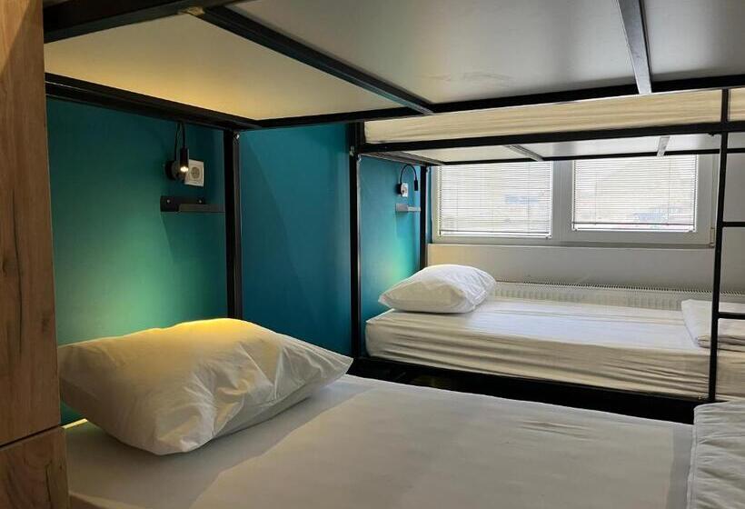 Mickitos Urban Hostel