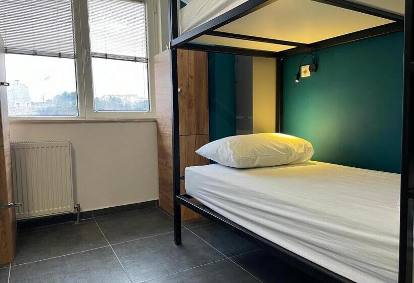 Mickitos Urban Hostel