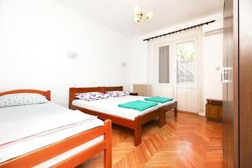 پانسیون Apartmani I Sobe Radojičić