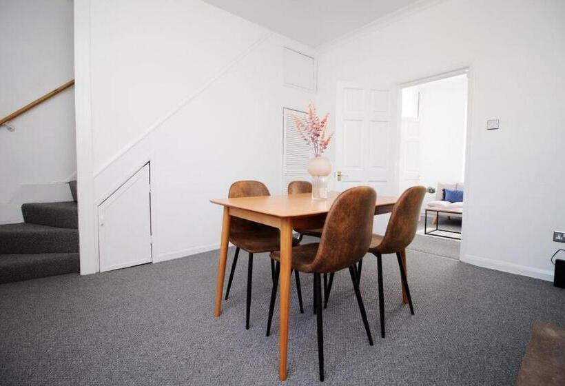پانسیون Bristol Street | Cohost Partners