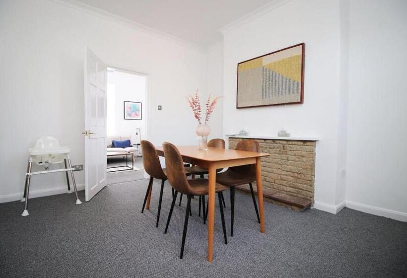 پانسیون Bristol Street | Cohost Partners