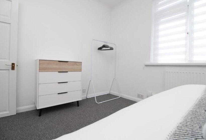 پانسیون Bristol Street | Cohost Partners